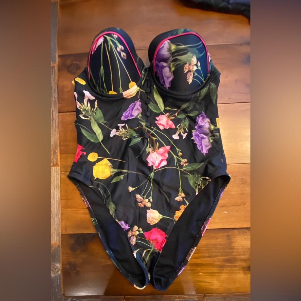 Ted Baker Saffiey Floral Print One Piece Swimsuit 
Size L. Preowned used once - Picture 4 of 9
